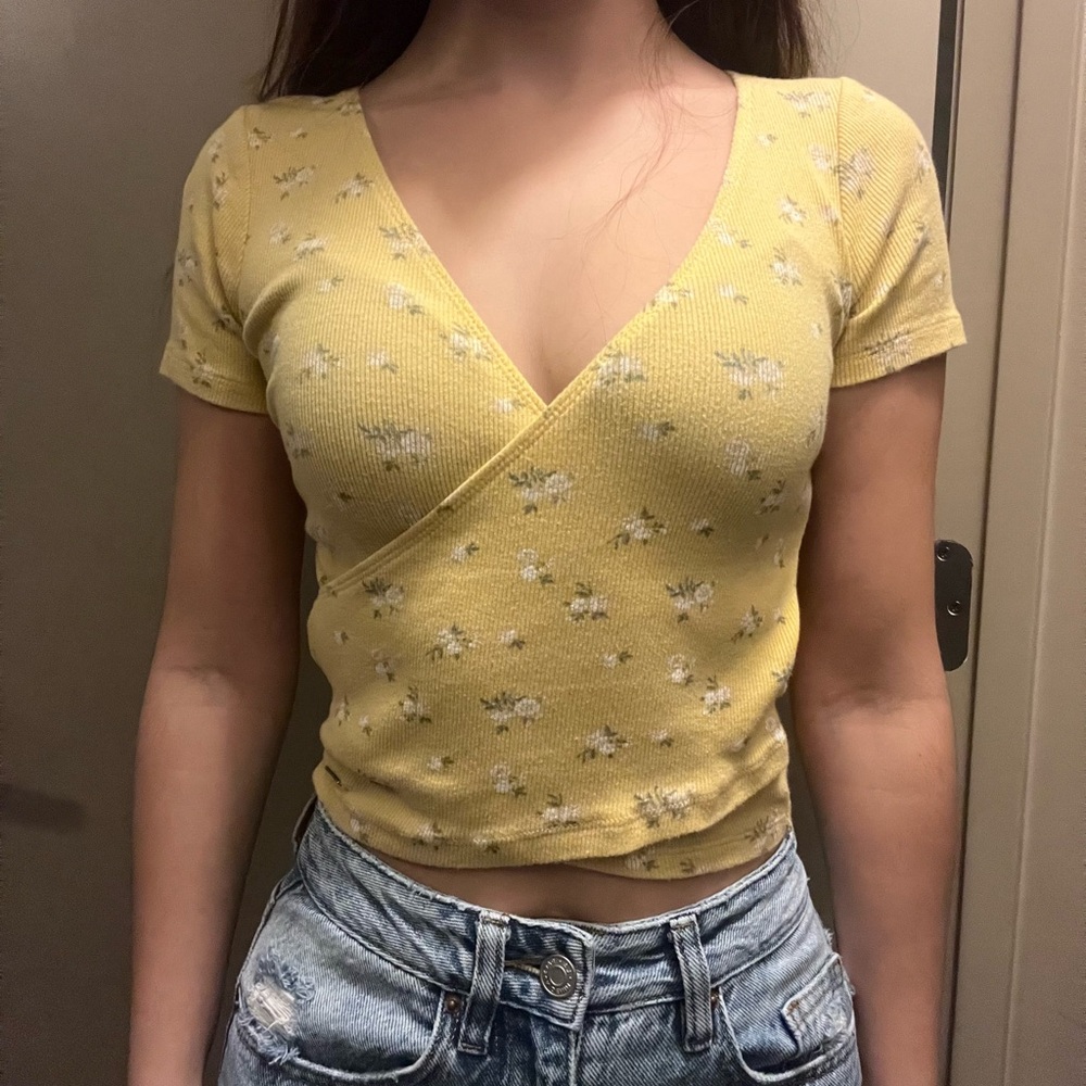 Hollister yellow floral low cut cross top, size XS